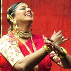 Swarnamalya Instagram - RAKTI premiered by @swarnamalyag @serendipityartsfestival was a brilliantly crafted performance that threw out tags and labels far outside the window. Teasing all the five senses, it was an experiential immersion. So happy that the house full audience shared the artist's pulse.

@rsriganesh @radhikaganesh @serendipityartsfoundation #dancersgram #dancers #dancersoninstagram #dancersofindia