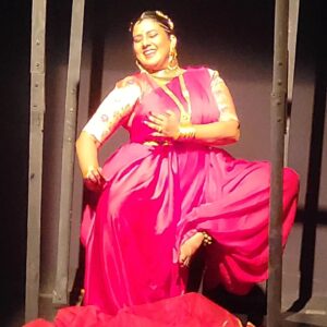 Swarnamalya Instagram - RAKTI premiered by @swarnamalyag @serendipityartsfestival was a brilliantly crafted performance that threw out tags and labels far outside the window. Teasing all the five senses, it was an experiential immersion. So happy that the house full audience shared the artist's pulse.

@rsriganesh @radhikaganesh @serendipityartsfoundation #dancersgram #dancers #dancersoninstagram #dancersofindia