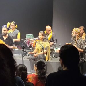 Swarnamalya Instagram - RAKTI premiered by @swarnamalyag @serendipityartsfestival was a brilliantly crafted performance that threw out tags and labels far outside the window. Teasing all the five senses, it was an experiential immersion. So happy that the house full audience shared the artist's pulse.

@rsriganesh @radhikaganesh @serendipityartsfoundation #dancersgram #dancers #dancersoninstagram #dancersofindia