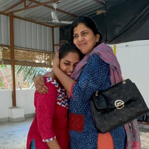 Swarnamalya Instagram - This moment is so special! @swarnamalyag akka , my guru hugging me after final dance rehearsal! The day before my arangetram! Her proud and confident smile gave me alll the final strength and push to give my 200% for my arangetram day! What a journey it’s been!!! Guru’s approval truly is the highest recognition! 😻❤️ Grateful! @rangamandiraacademy  thank you mummyyyy @kumzkonnectz for all the timely and beautiful captures 😍😻