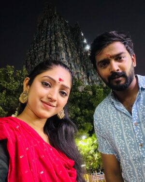 Swathi Sharma Instagram - Feeling blessed 🙏 
#meenakshiammantemple
@anandselvan10 @darsu_sundaram