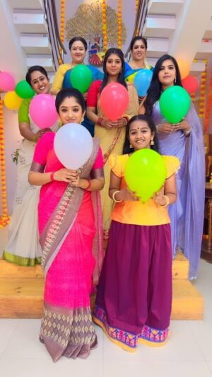 Swathi Sharma Instagram - “Late to the trend, but not the last.”🥳
.
.
.
.
.
.
.
.
.
.
.
#trending #trendingreels #viral #ayansongs #surya #shoothingspot #ninaithaleinikum #zeetamilserial