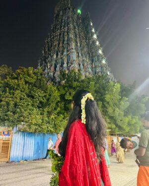 Swathi Sharma Instagram - Feeling blessed 🙏 
#meenakshiammantemple
@anandselvan10 @darsu_sundaram