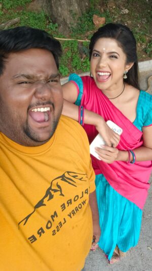 Swetha Khelge Instagram - Onene kaldurupai la Ulagam vaangi tharaanam ….😂😂😂

#swethakhelge #kannethireythonrinal #kalaignar #kalaignartv #thidiyanactor #thidiyanaskuzhanthai #comedy #funnyvideos  #bts