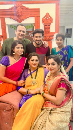 Swetha Khelge Instagram - Let’s to Takita-Takita 😋💃💃

#swethakhelge #kannethireythonrinal #kalaignartv #kalaignar #team #superfun #lovelyday