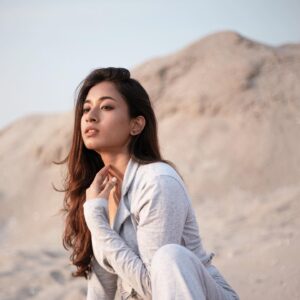 Swetha Venugopal Instagram - 𝔄𝔯𝔦𝔡 𝔤𝔬𝔩𝔡 🏜️
@vijayfredrick_secrets
