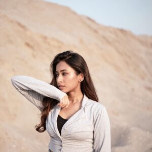 Swetha Venugopal Instagram - 𝔄𝔯𝔦𝔡 𝔤𝔬𝔩𝔡 🏜️
@vijayfredrick_secrets