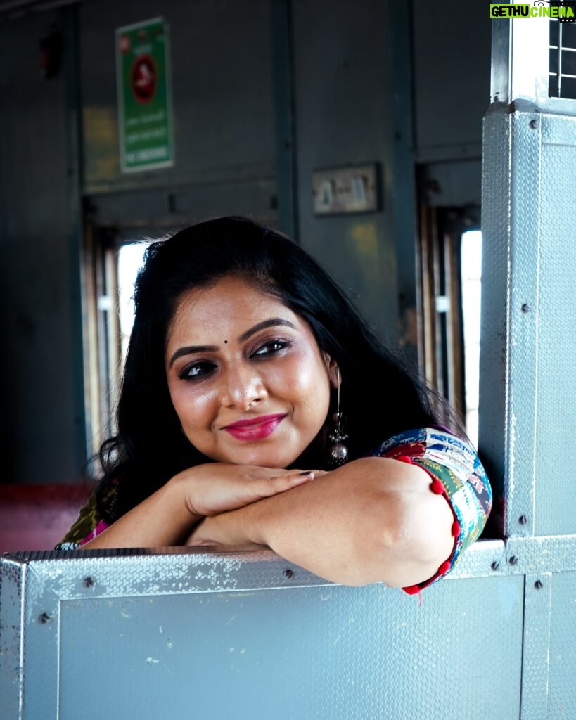 Syamantha Kiran Instagram - 😊❤️ Makeup ; @jeru_bridal_studioo Saree draping @d_sareedrapist Photos ; @sathishuh_27
