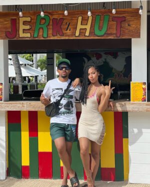 Sydney Mitchell Instagram - 48 hrs in paradise 🌴