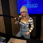Sylvana IJsselmuiden Instagram - Yes, toppers! Morgen knal ik op de radio van 16:00 tot 18:00 met mijn eigen show! Laat je verzoekjes hier achter voor de ultieme playlist, of bel gezellig in! Heb je vragen? Over mij? Het leven? Je moeder? Laat het hieronder weten, en wie weet behandel ik het. En als klap op de vuurpijl hebben we de geweldige @andriestunru in de studio voor een dosis humor! En duiken we in het sport nieuws van afgelopen weekend. En natuurlijk het F1-nieuws! Dit oa met de beste kenners, van het Nederlandse halfrond waaronder alleskunner @d__nussbaum en @tomcoronel 🏎️ Heb je vragen? Fire away! Kusjeeeeeeeee