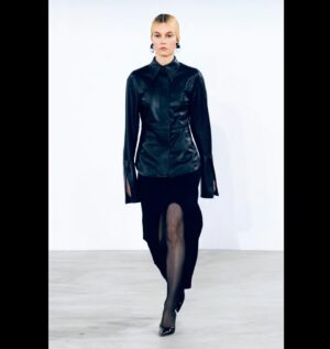 Sylvia Hoeks Instagram - Dead serious runway face 😆
20 years after my last runway @galvanlondon asked me to join theirs .
It was an honor to be a part of celebrating your beautiful collection @annachristinhaas