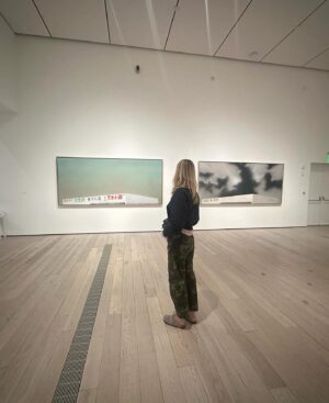 Sylvia Hoeks Instagram - @edruschaofficial @lacma  today✨

#jacksonpollock  #helenfrankenthaler #leekrasner #willemdekooning @charlesbakerstrahan ✨