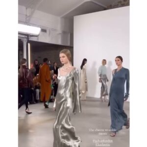 Sylvia Hoeks Instagram - Dead serious runway face 😆
20 years after my last runway @galvanlondon asked me to join theirs .
It was an honor to be a part of celebrating your beautiful collection @annachristinhaas