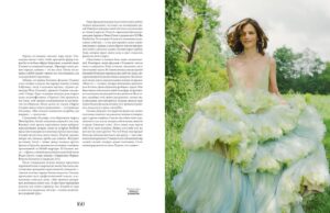 Sylvia Hoeks Instagram - Met with Lovely @vogue_ukraine to talk all about @seeofficial & #planamovie •

Wandering around the beautiful countryside that is Ontario with the most wonderful team 🙏🏼 ❤️•

Shot by fabulous @boazkroon 📸 •
mu: @robertweirbeauty 
hair: @_helenkenny 
styling: @georgiagroom .