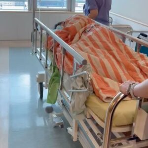 Sylvia Hsieh Instagram - 拖了一年多..終於來處理了🥲
腹腔鏡手術很成功
謝謝大家訊息關心❤️
就不一ㄧ回覆了 🥲
已經順利出院囉！
送上兩張手術完的昏迷照
還有我病房外的美景 🌃

努力休養中❤️‍🩹
也希望大家都身體健康喔💪🏻