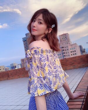 Sylvia Hsieh Instagram - 艱難複雜的時代
我們必須學會自處
才不會那麼苦吧！
所以愛自己不是廢話
是讓自己好過的良藥❤️