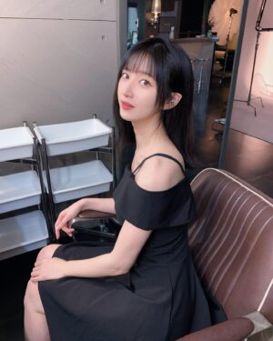 Sylvia Hsieh Instagram - 氣質不過一秒
#好好翹 🥹
