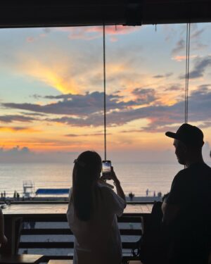 Sylvia Kim Instagram - “Got no checkbooks, got no banks, still I’d like to express my thanks. I got the sun in the morning and the moon at night.” – Irving Berlin #launion #friends