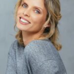 Sylvie Tellier Instagram - 🌟 Il est là ! Après des mois d’attente, mon bébé est enfin arrivé. Je suis tellement excitée de vous le présenter ! 📚✨ Plongez avec moi dans les coulisses de ma toute première journée de promo TV. Un grand merci à @editionsfayard pour leur confiance et leur soutien, pour m’avoir donné carte blanche pour briser les préjugés — Femme, miss, blonde… rien ne m’arrête ! Merci pour votre patience et pour avoir respecté mon processus créatif. 🎥💪 #NouveauLivre #Lancement #couronneetpréjugés Etes-vous prêts à découvrir le résultat?