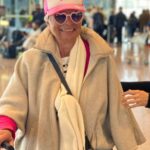 Sylvie Tellier Instagram - Maman se marie!!! Et ça ressemble à ça un EVJF à Barcelone dans le clan Tellier. Entre virées shopping, visites et bonnes bouffes 🥰 et vous c’était quoi le programme du votre? #evjf #maman #famille #mariage #love