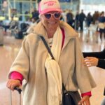 Sylvie Tellier Instagram - Dans ma pelicule de la semaine: Ma préf est la 8 et vous? 1- déjeuner en amoureux avant de récupérer nos loulous chez papy et mamy 2- quand le talentueux Valentin customise ma paire de Air Jordan préférée 3- passion inavouée… 4- 10km de la chaume en famille 5- « Dis maman, on apprend la chorégraphie de Beyoncé et on s’habille pareil » 6- Arrivée de maman à Barcelone pour son EVJF 7- mon clan ❤️ 8- les choses sérieuses peuvent commencer ! 9- le seul rayon de soleil de ce we espagnol 10- passion Gaudí #semaine #pelicule