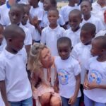 Sylvie Tellier Instagram - Inauguration de la « Case des enfants » de la fondation @childrenofafrica.officiel créé par la première dame de Côte d’Ivoire, Dominique Ouattara 🇨🇮 Depuis 1998, la fondation construit des orphelinats, des écoles et des centres de santé en Côte d’Ivoire mais aussi dans d’autres pays d’Afrique. Je suis honorée d’accompagner cette fondation depuis près de 15 ans #engagement #childrenofafrica #cotedivoire #africa #children #education