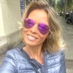 Sylvie Tellier Instagram - Dans ma pelicule de la semaine: Ma préf est la 8 et vous? 1- déjeuner en amoureux avant de récupérer nos loulous chez papy et mamy 2- quand le talentueux Valentin customise ma paire de Air Jordan préférée 3- passion inavouée… 4- 10km de la chaume en famille 5- « Dis maman, on apprend la chorégraphie de Beyoncé et on s’habille pareil » 6- Arrivée de maman à Barcelone pour son EVJF 7- mon clan ❤️ 8- les choses sérieuses peuvent commencer ! 9- le seul rayon de soleil de ce we espagnol 10- passion Gaudí #semaine #pelicule