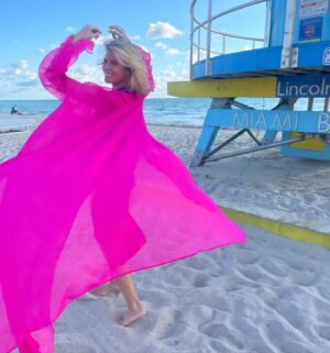Sylvie Tellier Instagram - CONCOURS de Folie ✨🎁👙
Les vacances se terminent mais je vous offre un été de maillots de bain d’une valeur de 1000 euros ( à choisir dans la collection)👙
Pour participer les conditions sont simples:
⭐️Suivre mon compte et celui @orza_luxury_sweamwear_paris
⭐️Commente ce post en taguant 2 amies
⭐️Bonus : partage le post en story !
Tirage au sort dimanche! 
Bonne chance à toutes 💕
#concours #partenariat #ad #swimsuit