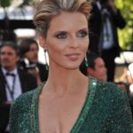 Sylvie Tellier Instagram - Plongez dans l’éclat du rêve, bienvenue au cœur scintillant de Cannes! ⭐️ #cannes #cannesfilmfestival #7