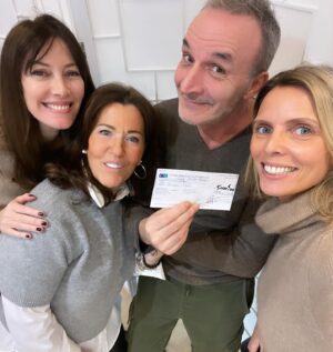 Sylvie Tellier Instagram - Dans ma pellicule cette semaine:
1- ma princesse première supportrice de @dianeleyreoff 
2- photo souvenir sur le parquet de Dals 
3- Photo de famille #missfamily 
4- Don de 5000euros pour notre association @lesbonnesfees @marraine2coeur @marevagalanter 
5- Journée des droits de la femme merci mon ♥️
6- Déjeuner du @chinesebusinessclub avec @evegillesoff et @iamjuliegayet