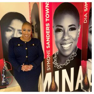 Symone Sanders Instagram - Thank you @blackenterprise for the immense honor of being named a luminary this year as @diasimms said - in a room full of luminaries. 🙏🏾 

Thank you for giving me another opportunity to tell @valeriebjarrett I love and appreciate her for all she has done. Thank you for the unforgettable experience of Valerie interviewing me! (We had a time!)

Thank you for seeing me, for seeing us and creating space. 💐🙏🏾❤️