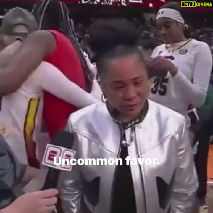 Symone Sanders Instagram - “We serve an unbelievable God. Uncommon favor” WHEW I KNOW THAT’S RIGHT COACH. @staley05 coached the Lady Gamecocks all the way to the championship. They were undefeated all season and with today’s win…Dawn Staley made history. 🙌🏾🙏🏾🎉