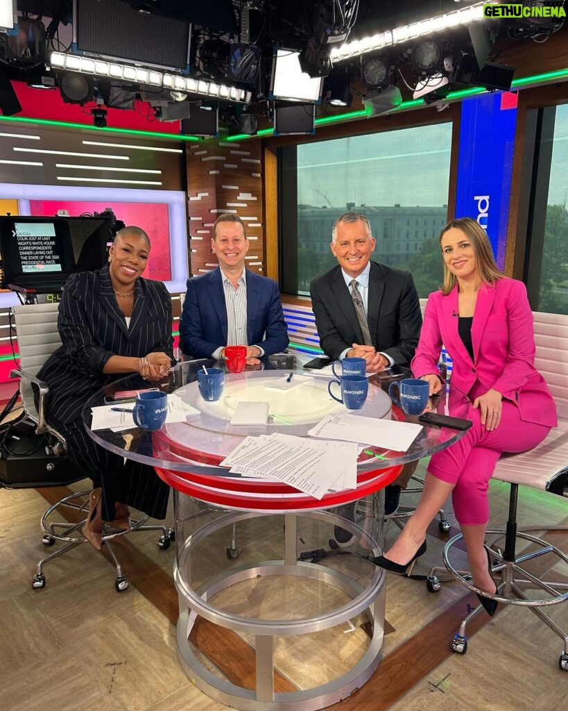 Symone Sanders Instagram - Swipe 👉 for some behind the scenes moments with The Weekend crew!☀️ Tune in every Saturday and Sunday from 8am-10am ET for more news and analysis.