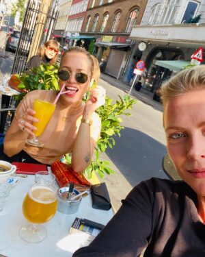 Synnøve Macody Lund Instagram - Birthdaylunch for this stunning «daughter»❤️@therrmerr @ragnaroknetflix
