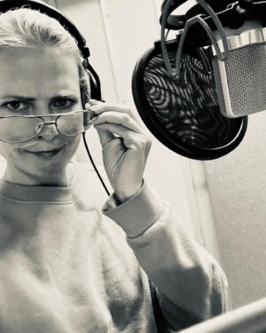 Synnøve Macody Lund Instagram - No er den, ifølge anmeldarane, «tidvis brilliante» romanen Personar Du Kanskje Kjenner tilgjengeleg som lydbok på EBOK.NO. Det er forfattaren sjølv som les … somme tider engasjert, somme tider for fort, somme tider på merkeleg britisk, somme tider lett rørt, og generelt med kjensla av at det er på høg tid å skrive noko nytt😳