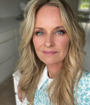Synnøve Skarbø Instagram - annonse✨KONKURRANSA ER AVSLUTTA✨Vinn min favorittmaskara og begge ryddebøkene mine! I samarbeid med @maxfactornorway gir jeg bort 5 gaver med min evige maskarayndling, Masterpiece Max. Den passer til absolutt alle anledninger, og er den jeg vender tilbake til hele tida. Jeg lover deg, du blir ikke skuffa! I tillegg får vinnerne begge ryddebøkene mine. 
 
Slik deltar du:
🌟Følg @maxfactornorway på Instagram.
🌟Legg igjen en kommentar under her.
 
Vinneren trekkes 15. august. #MaxFactorNorway #RevealYourXtraOrdinary