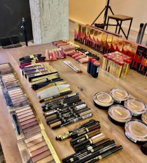 Synnøve Skarbø Instagram - annonse✨I høst hadde jeg noen fantastiske dager i Paris for å leve ut mitt indre luksusdyr og ta kampanjebilder for @MaxFactorNorway. Ett av produktene jeg testa ut var den nye maskaraen False Lash Effect XXL, og tro meg: Dette er det nærmeste du kommer vippe-extensions. 🤩Her snakker vi XXL volum, fylde og lengde. Den stretchy formulaen gir faktisk vippene dine noen ekstra millimeter. Har lagt ut før- og etterbilder på story, hvis du vil ha håndfaste bevis. (Og supplert med noen skrytebilder fra mine 48 deilige timer i Paris.)
@vita_no @solvistrifeldt

#MaxFactorNorway #FalseLashXXL #RevealYourXtraOrdinary