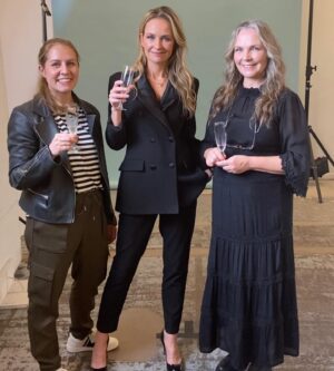 Synnøve Skarbø Instagram - annonse✨I høst hadde jeg noen fantastiske dager i Paris for å leve ut mitt indre luksusdyr og ta kampanjebilder for @MaxFactorNorway. Ett av produktene jeg testa ut var den nye maskaraen False Lash Effect XXL, og tro meg: Dette er det nærmeste du kommer vippe-extensions. 🤩Her snakker vi XXL volum, fylde og lengde. Den stretchy formulaen gir faktisk vippene dine noen ekstra millimeter. Har lagt ut før- og etterbilder på story, hvis du vil ha håndfaste bevis. (Og supplert med noen skrytebilder fra mine 48 deilige timer i Paris.)
@vita_no @solvistrifeldt

#MaxFactorNorway #FalseLashXXL #RevealYourXtraOrdinary