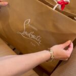 Szabó Zsófi Instagram - W H A T a G I F T 😍 A @louboutinworld webshopja mostmár elérhető Magyarországon is! 👠🛍️ Köszönöm a márkának a figyelmességet és a kedvességet 😍 I am honored to represent you @louboutinworld! #louboutin #louboutinworld #adv