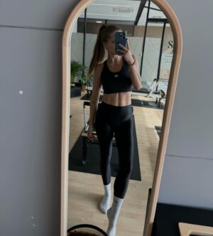 Szabó Zsófi Instagram - 🖤