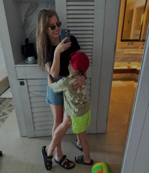 Szabó Zsófi Instagram - Első utazásunk kettesben ❤️👩‍👦 #mindennéljobban