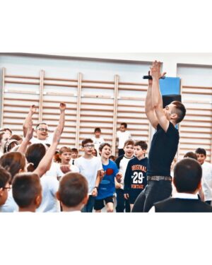 Tóth Gabriella Instagram - ❗️EGY A RITMUSUNK, ÖSSZETARTOZUNK❗️
🎤Ének és 🕺Tánc 🏕️tábor⬇️
➡️JÚLIUS 15-21🤗
➡️MAGYAR VÁR TÁBOR, POMÁZ🌿

Szeretnénk megosztani veletek, hogy Mátéval hónapok óta dolgozunk azon, hogy létrehozzunk egy tábort gyerekeknek, fiataloknak, ahol együtt táncolhatunk, zenélhetünk, játszhatunk,szórakozhatunk🤗
Szeretnénk  egy olyan közösséget építeni, ahol a zenén és táncon keresztül ,  akár életreszóló barátságok is szövődhetnek! 
Hisszük, hogy nagy összetartó erővel bír és megannyi élménnyel teli pillanatot ad egy olyan közösség, ahol egy a ritmusunk🥰
Szeretnénk megismertetni azt az értékekkel teli világot, amibe mi is beleszülettünk és “beleszerettünk” 🤗✨
Reggeltől estig tartó  szuper programokkal készülünk🥰.
Várjuk a jelentkezőket 8-18 éves korig, több korcsoportban✌🏻🥰
Hamarosan jelentkezünk a részletekkel🙌
#egyaritmusunk #összetartozunk #tábortszervezünk #gyertekvelünk🤗