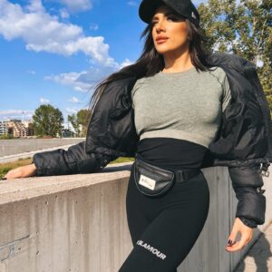 Tóth Gabriella Instagram - #hirdetes
Sose késő elkezdeni, vagy újrakezdeni a mozgást✌🏻😘 Egy szuper szettel motiválóbb! 
Csak ajánlani tudom nektek a @gymglamour_hu leggingseket és topokat! Nagyon szeretem, mert kényelmes, formálja az alakom és jól néznek ki😍 most a storymban található akcióval , a GABI30-as kuponkóddal ti is rendelhettek 30 % kedvezménnyel a Gymglamour oldalán, amit a storymban megtaláltok✌🏻😘 MOZGÁSRA FEL🙌😁