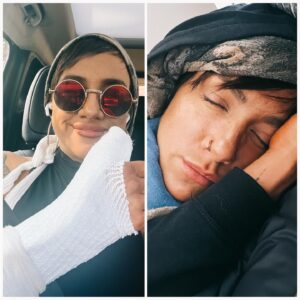 Tóth Gabriella Instagram - 2023.. sose feledlek..
Egy év, egy életre elegendő élménnyel, tapasztalással, megannyi kínnal és fájdalommal …testben és lélekben.. megannyi csodálatos pillanattal, amikor azt érzed, hogy nem lehetsz boldogabb… nehéz lenne mindent elmondani (talán majd egy könyvben) 
Sok hibámból tanultam.. 
sok emberi játszmából tanultam.. megtanultam, hogy nem leszek áldozat és kijövök ebből a rohadt szerepből..
megtanultam , hogy egy perc alatt fordulnak el emberek az életedből, hogy megannyi helyet és űrt hagynak maguk után, hogy ezzel beengedd azokat, akik feltétel nélkül szeretnek… amikor megérzed, hogy neked is jár a szeretet.. amikor megengeded magadnak..🤍
Megtanultam, hogy mindig az első érzés az igazi, hogy hinni kell akkor is, amikor mindenki mást akar, hogy csak te tudod igazán azt, ami jó neked… 
Engedjetek meg pár “tanácsot” egy ilyen év utàn:
Ne engedd, hogy “debilizáljanak”, , hogy nem vagy jó és erős…, ha azt érzed, hogy megmásítják a valóságod, akkor menj , fuss…
Ne engedd, hogy irányítsák az életed..ha a családod teszi, akkor se, ha a barátaid, akkor se... ha ezt érzed, akkor feltételekkel szeretnek.. merj onnan  kilépni , mert mérgezni fog… nagyon … ha lépsz, könnyű leszel és szabad! Erős és bátor! Jogod van az érzéseidhez! 
Nem vagy egyedül!
Elég egy ember önzetlen szeretete …
Elég egy mosoly a gyermekedtől, aki lát téged és azt szeretné , hogy boldog legyél, mert akkor fogja érezni a biztonságot! Te is érezni fogod a biztonságot! Meg lehet találni! Magunkban .. 
Fel tudsz állni!
Magadért tedd meg! Gyermekedért tedd meg!
Szintet lépsz, ahol feltétel nélküli szeretet vesz majd körül .. ezt biztosan állíthatom🙏🏻
Nem akarom osztani az észt… 
Közhelyeket puffogtatni.. 
Csupán megfogadtam kislány koromban, hogy bátorítani fogok embereket.. hogy nektek is jár, hogy megérdemlitek a szeretetet, a jót, a szépet, a nehezet, a fájdalmat, a boldogságot, a pihenést, az utazást, a szerelmet, az életet!

2024 a megélések , újrakezdések éve lesz számomra.. a tiszta lap, ami mindenkinek jàr! 
Köszönöm, hogy velem és ellenem voltatok! Köszönöm a sok szép levelet és a sok gúnyt is! Köszönöm a valóságban kapcsolódást! 
Legyetek bátrak! 
Ne féljetek! 
Szeretettel,
Gabi🤍✨🌟