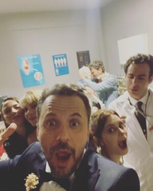 Tülin Yazkan Instagram - Veda.
Biraz yazacağım izninizle..
Düşük çözünürlüklü ilk fotoğraf setin ilk günlerinden.. :) Setim bitmiş; anlatmaktan gurur duyduğum bir hikayenin içindeyim, içime sinen sahneler çekmiş, huzurla evime gidiyorum. Bu güzel hissim her daim devam etti. Kadının gücünü, her ne olursa olsun her daim bir arada olan aileyi ve daha pek çok güzel şeyi anlatmaya çalıştığımız bu işin içinde olmaktan sonuna kadar gurur duydum. Bu güçlü hikayeyi yazan kıymetli senaristlerimiz @sedacalisir @toprak_karaoglu @halilersan3 a yönetmenlerimiz @yusufpirhasan #volkankeskin ve @elifeakarsu ya, yapımcımız @asenabulbuloglu na, tüm oyuncu arkadaşlarıma, teknik ekibimize, sanat, makyaj, kostüm ekiplerimize, uykumuz gelince kahve yapan Mehmet abiye.. Herkese, herkese çok teşekkür ederim. Ve siz yanımızda olduğunuzu hissettiren seyircimiz, iyi ki siz! İyi ki biz! 
Yeni hikayeler anlatana kadar şimdilik hoşçakalın. Sevgiler! 🤍
@evlilikhkhersey @mfyapimtv @foxturkiye