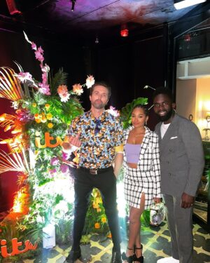 Tahirah Sharif Instagram - I was proper feeling my likkle fit the other night at the @itv Summer Party wearing my gorgeous @aspinaloflondon bag & @missomalondon jewellery. They literally NEVER miss with their accessories.
•
Very good times were had, especially because my fellow ‘The Tower’ cast mates @jimmyakingbola & @scandalous_13 were there.
•
You can tell how happy I was to be with them coz I’m grinning HARD in that 2nd pic 😁🤗