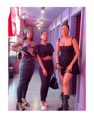 Tahirah Sharif Instagram - Gyal ah wear black 🖤
•
(well almost.. I guess I kinda messed up the whole aesthetic with my lil white shoes, but the all black attire wasn’t planned, soooo.. 🤷🏽‍♀️)
•
•
•
#tbt
#london
#allblack 
#gyaldem
#cute
#style
#pose
#toiletselfie