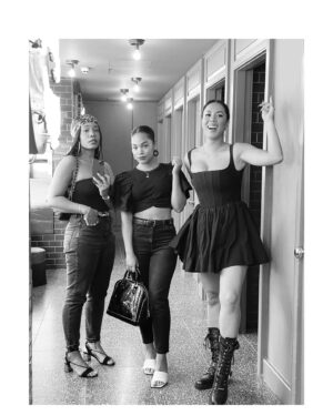 Tahirah Sharif Instagram - Gyal ah wear black 🖤
•
(well almost.. I guess I kinda messed up the whole aesthetic with my lil white shoes, but the all black attire wasn’t planned, soooo.. 🤷🏽‍♀️)
•
•
•
#tbt
#london
#allblack 
#gyaldem
#cute
#style
#pose
#toiletselfie