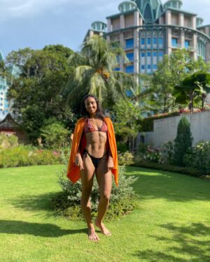Taila Santos Instagram - Abençoada de mais para reclamar.
 life is brief I can’t stop✨

————🇸🇬
#singarupa #ufc #ufcbrasil 
#mma #vibe #realizacao
#famyli #treining #foco
#champion #abundancia