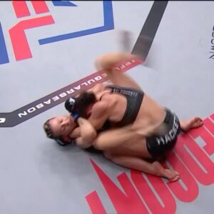 Taila Santos Instagram - The road to the 2024 #PFLPlayoffs runs through @mohegansun for the Women’s Flyweights 

Whose side are you on once June 13th comes around 👀

@tailasantos.ufc x @jenabishopbjj 

[ #PFLRegularSeason | Thursday, June 13th | 8pm ET on ESPN | 🎟️in bio ]